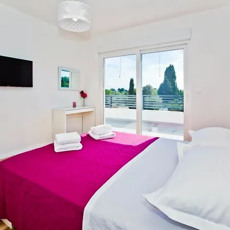 Lechalet On Hvar Island With Private Pool & Peaceful Location Сasa de vacaciones *