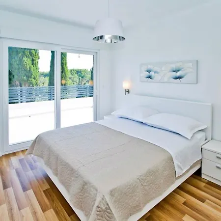 Сasa de vacaciones Lechalet On Hvar Island With Private Pool & Peaceful Location *