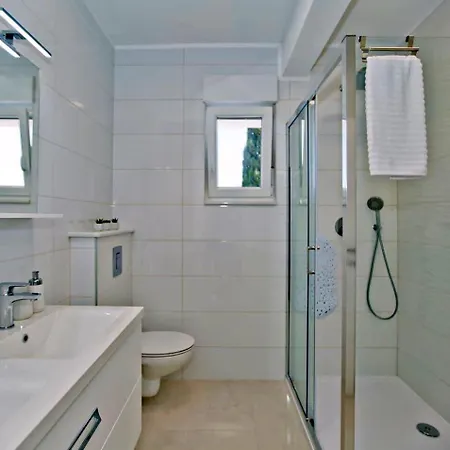 בית נופש Island Hvar Lechalet With Pool בוגומוליה