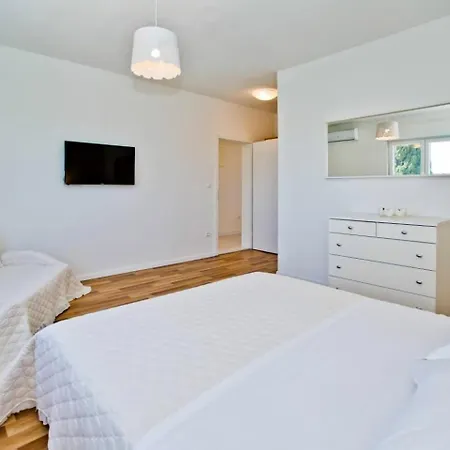 Lechalet On Hvar Island With Private Pool & Peaceful Location Сasa de vacaciones