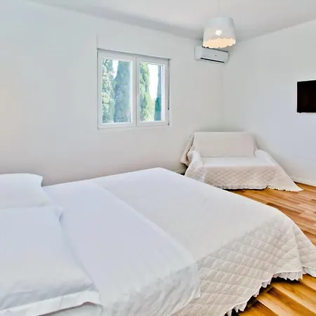 Holiday home Island Hvar Lechalet With Pool *