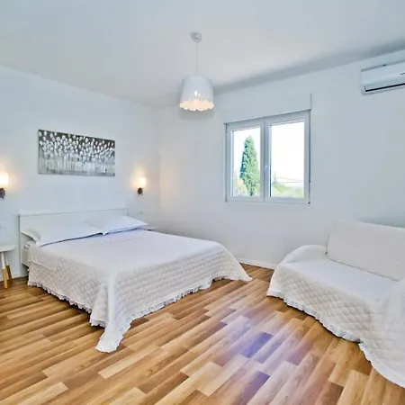 Lechalet On Hvar Island With Private Pool & Peaceful Location