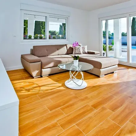 בית נופש Island Hvar Lechalet With Pool *