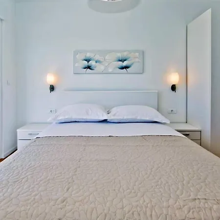 Lechalet On Hvar Island With Private Pool & Peaceful Location Сasa de vacaciones *