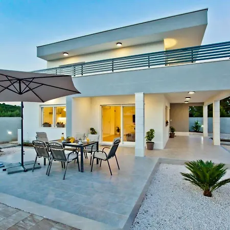 Lechalet On Hvar Island With Private Pool & Peaceful Location Сasa de vacaciones *