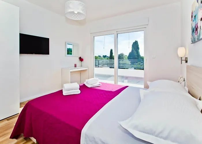 Lechalet On Hvar Island With Private Pool & Peaceful Location 別荘 *