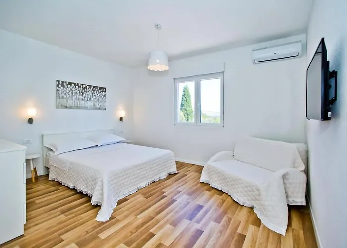 Lechalet On Hvar Island With Private Pool & Peaceful Location 別荘 Bogomolje