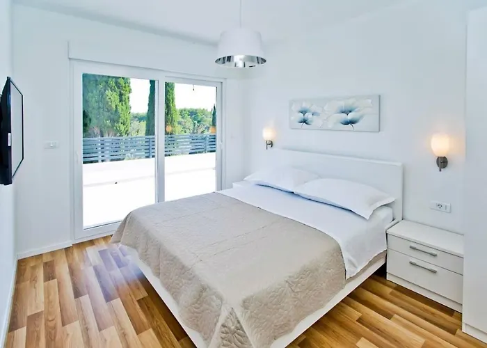 別荘 Lechalet On Hvar Island With Private Pool & Peaceful Location *