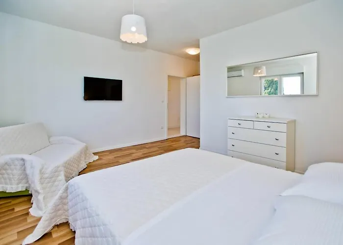 Lechalet On Hvar Island With Private Pool & Peaceful Location 別荘