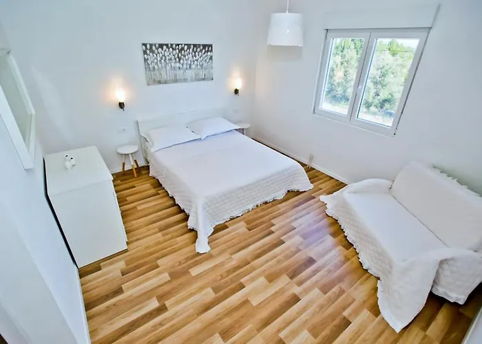 別荘 Lechalet On Hvar Island With Private Pool & Peaceful Location