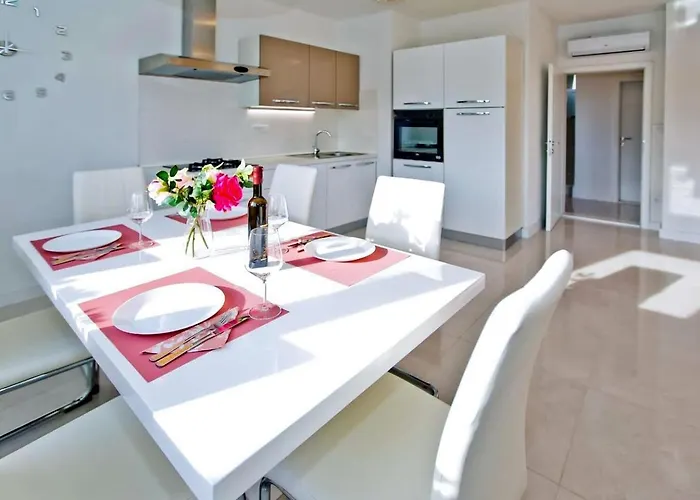 別荘 Lechalet On Hvar Island With Private Pool & Peaceful Location