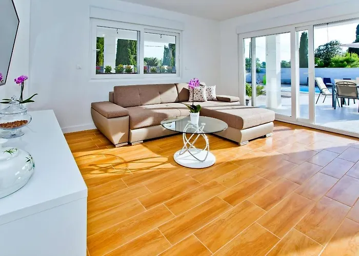 別荘 Lechalet On Hvar Island With Private Pool & Peaceful Location *