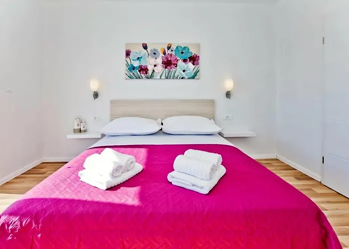 別荘 Lechalet On Hvar Island With Private Pool & Peaceful Location