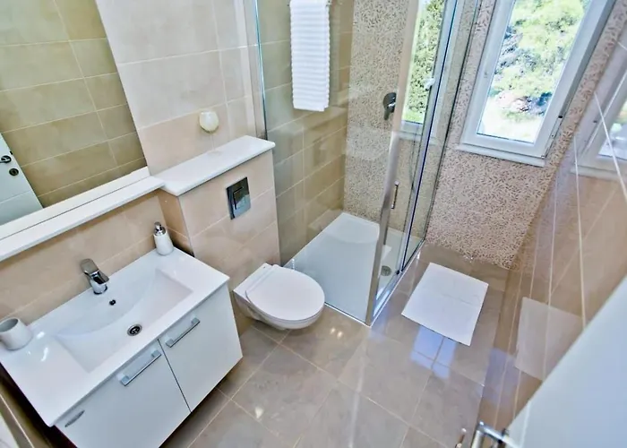 別荘 Lechalet On Hvar Island With Private Pool & Peaceful Location