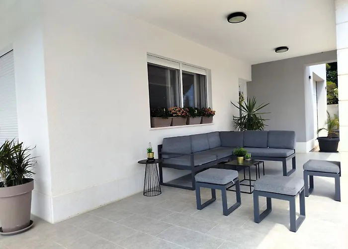 Lechalet On Hvar Island With Private Pool & Peaceful Location 別荘