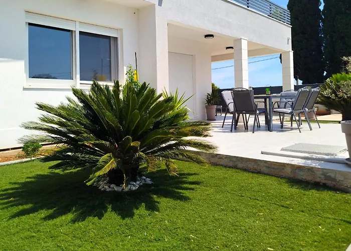 Lechalet On Hvar Island With Private Pool & Peaceful Location 別荘 *