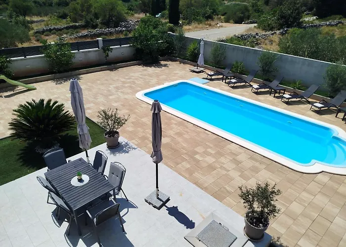Lechalet On Hvar Island With Private Pool & Peaceful Location